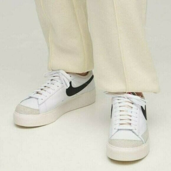 NEW Nike Blazer Low '77 Mens Low Top Sneaker Vintage White Black Leather US 11 - Picture 2 of 9